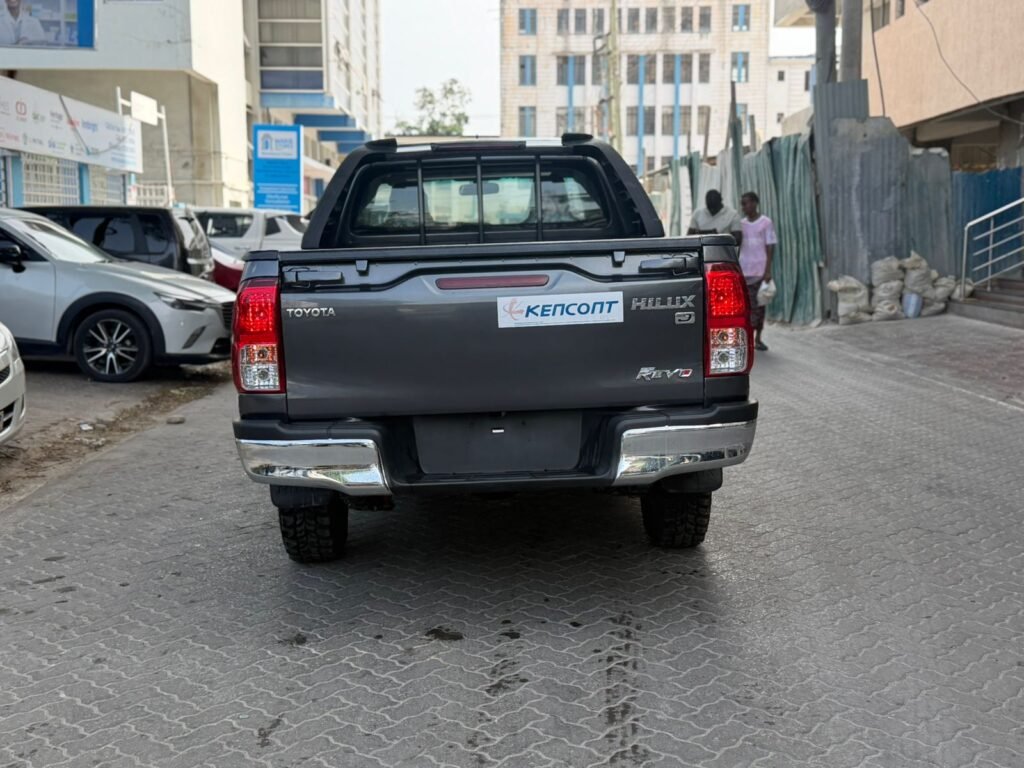 *Toyota HILUX REVO Single Cab Newest Shape TRD with 61,000 KM*