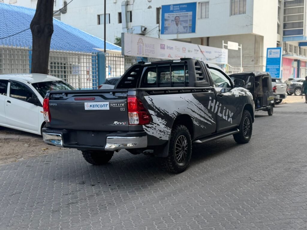 *Toyota HILUX REVO Single Cab Newest Shape TRD with 61,000 KM*