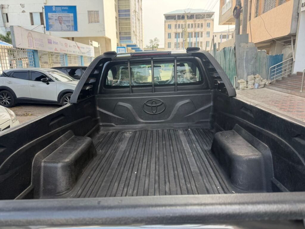 *Toyota HILUX REVO Single Cab Newest Shape TRD with 61,000 KM*